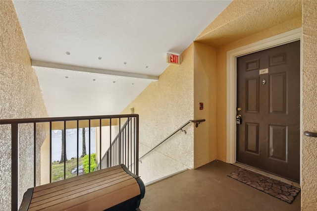 property entrance featuring a balcony