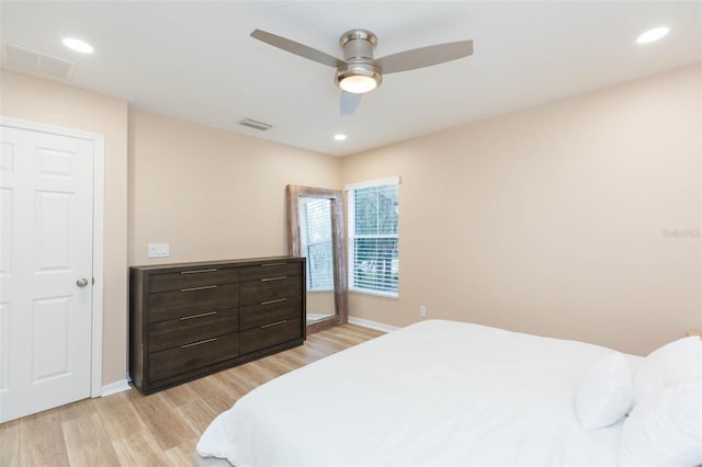 bedroom featuring light wood-style flooring, visible vents, baseboards, and recessed lighting