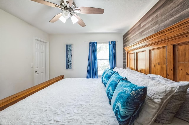 bedroom with ceiling fan