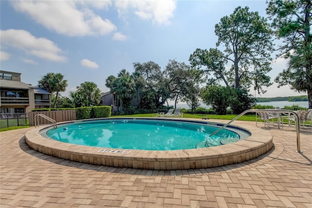 view of swimming pool featuring fence