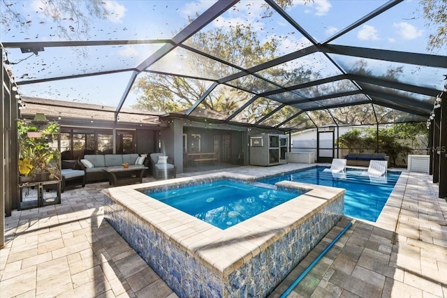 view of swimming pool featuring a patio area, an outdoor living space, a pool with connected hot tub, and glass enclosure