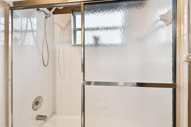 full bath featuring enclosed tub / shower combo