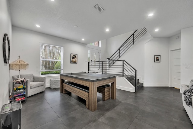 rec room featuring recessed lighting, visible vents, and baseboards