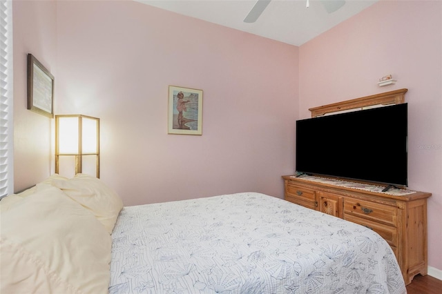 bedroom featuring ceiling fan