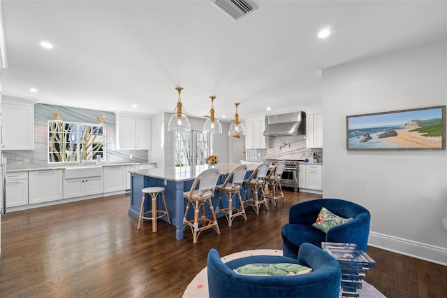 interior space featuring dark wood-type flooring, recessed lighting, visible vents, and baseboards