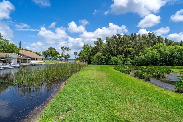 view of yard featuring a water view