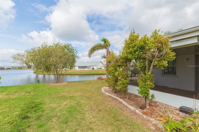 view of yard featuring a water view