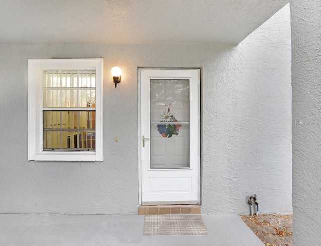 property entrance featuring stucco siding