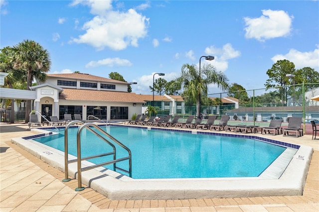 2073 Skimmer Ct W Unit 211, Clearwater, FL 33762 - community pool featuring a patio area and fence