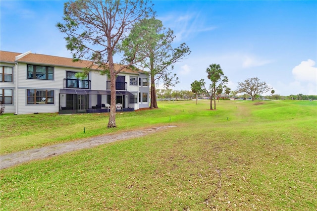 2073 Skimmer Ct W Unit 211, Clearwater, FL 33762 - view of yard featuring a balcony