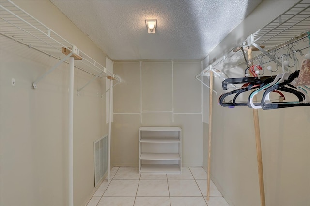 walk in closet featuring light tile patterned floors and visible vents