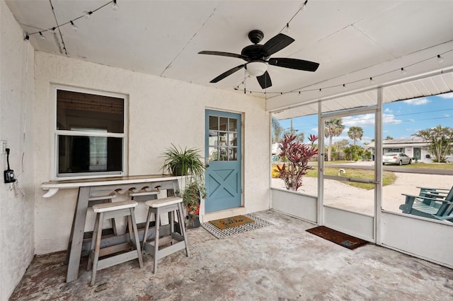 sunroom with ceiling fan