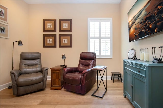 328 Siena Vista Pl, Sun City Center, FL 33573 - sitting room featuring light wood-style floors and baseboards