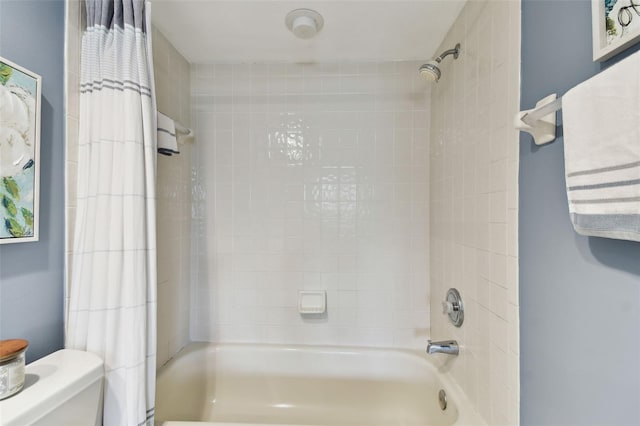 full bathroom with toilet and shower / tub combo with curtain