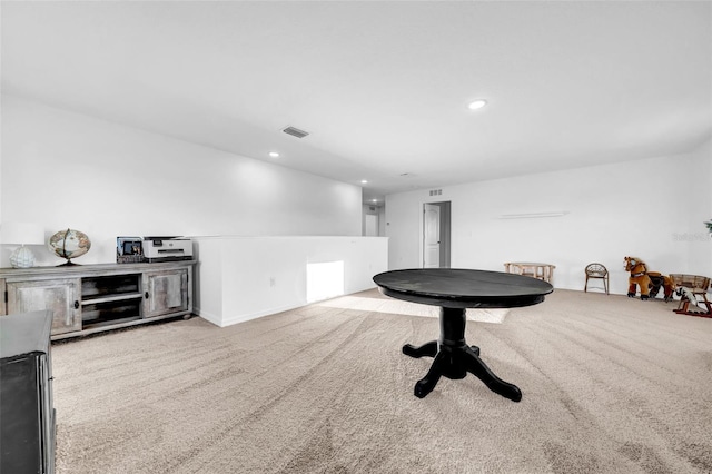 misc room featuring carpet, visible vents, and recessed lighting