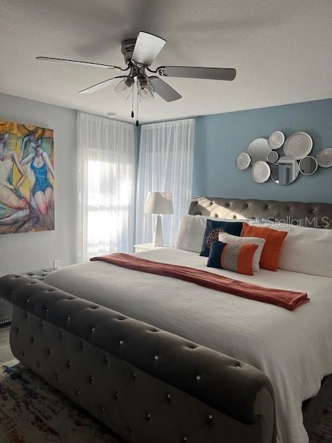 bedroom with a ceiling fan