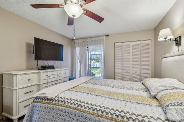 bedroom with ceiling fan, a closet, and a textured ceiling