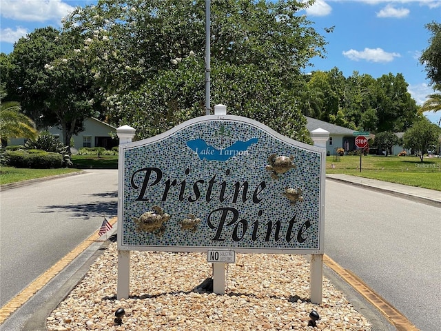 view of community / neighborhood sign