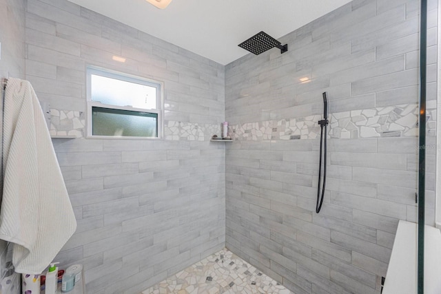 full bathroom featuring a tile shower