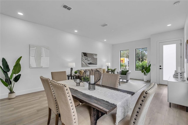 dining area featuring baseboards, light wood-style flooring, visible vents, and recessed lighting