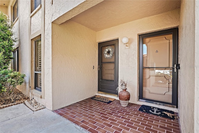 property entrance featuring stucco siding