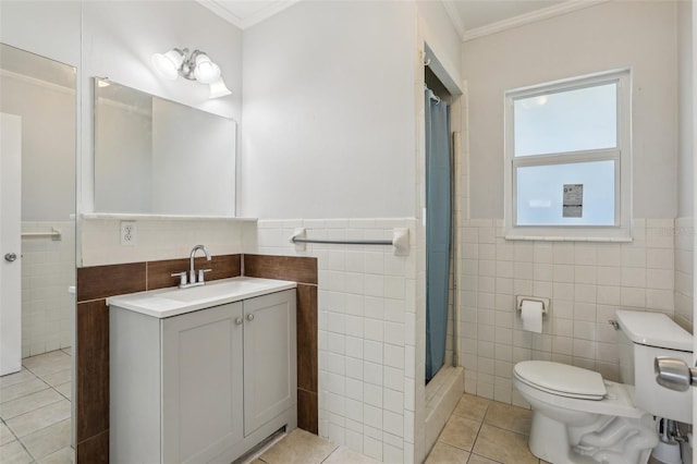 full bath with wainscoting, toilet, and tile walls