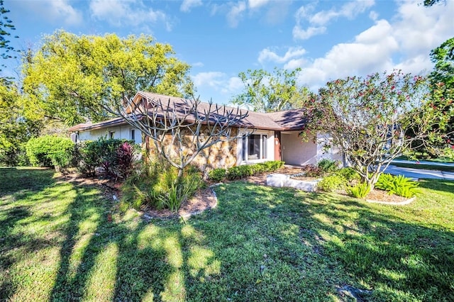 view of front of property with a front yard