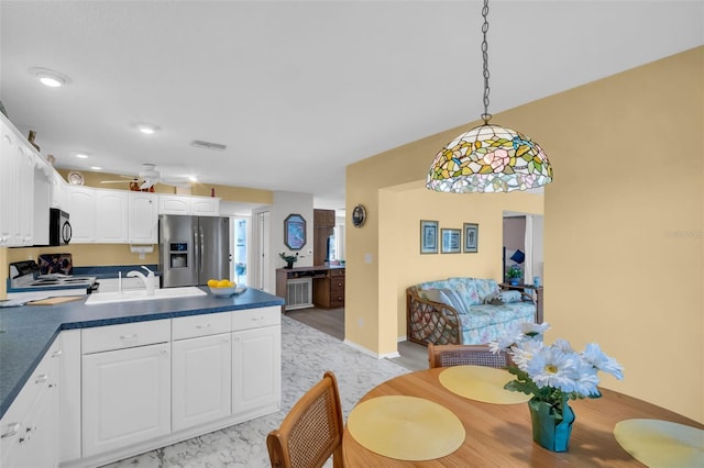 dining area featuring visible vents, baseboards, and a ceiling fan