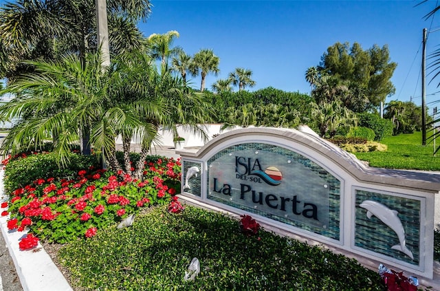 view of community / neighborhood sign