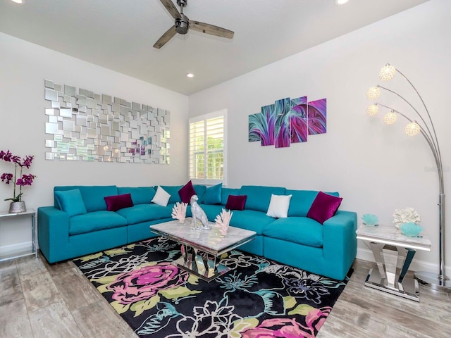 living area with baseboards, a ceiling fan, wood finished floors, and recessed lighting