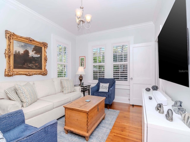 living room featuring crown molding, light wood-style flooring, and a notable chandelier