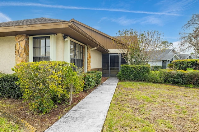 view of front facade with a front lawn and stucco siding