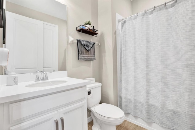 bathroom with toilet, shower / bath combo with shower curtain, and vanity