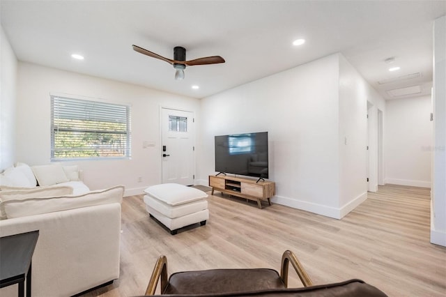 living room featuring light wood-style floors, baseboards, and recessed lighting