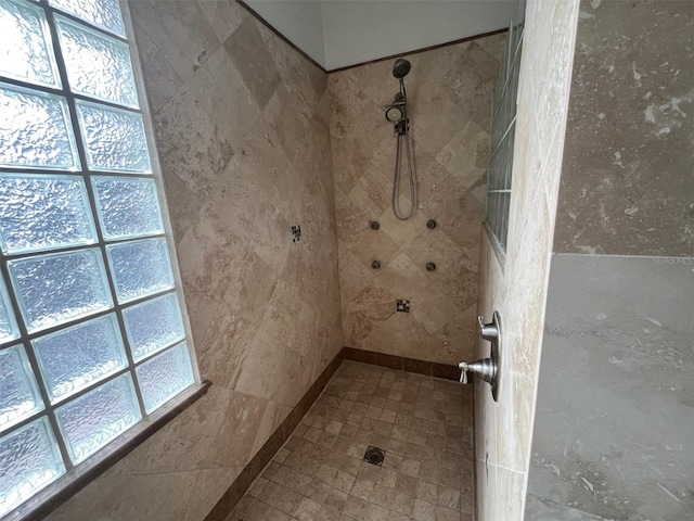 bathroom featuring a healthy amount of sunlight and tiled shower