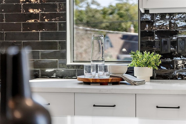 room details featuring tasteful backsplash