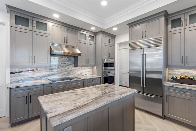 kitchen with stainless steel appliances, ornamental molding, under cabinet range hood, and gray cabinetry