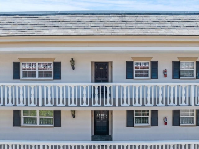 view of front of home with a shingled roof