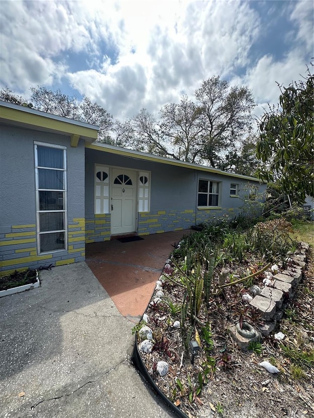 view of front of property featuring stucco siding