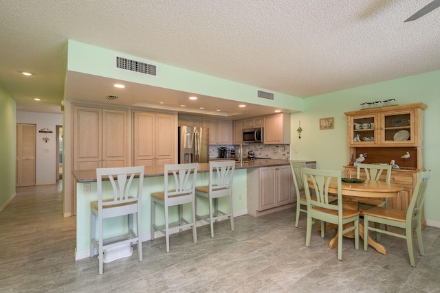 dining space with visible vents and recessed lighting