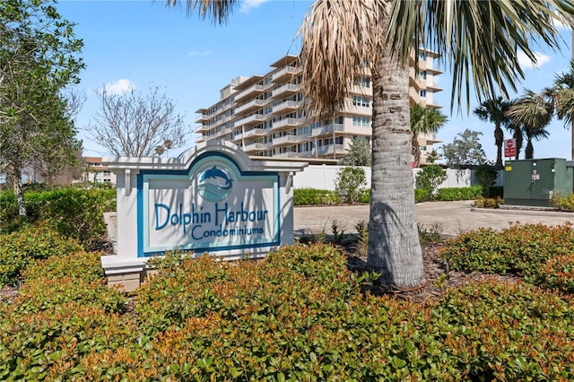 view of community / neighborhood sign