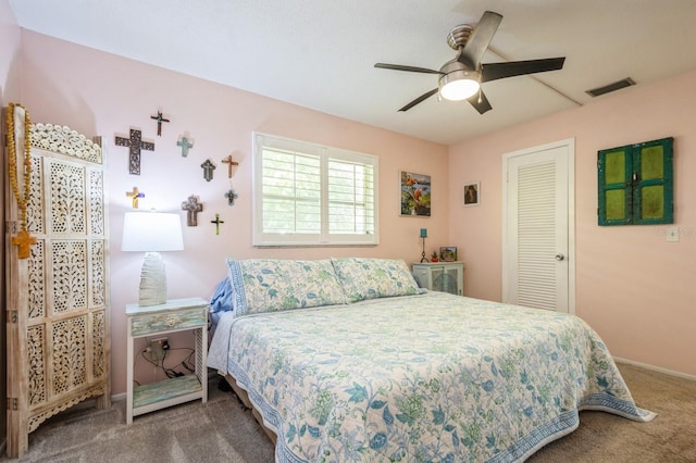 bedroom featuring carpet floors, ceiling fan, visible vents, and a closet