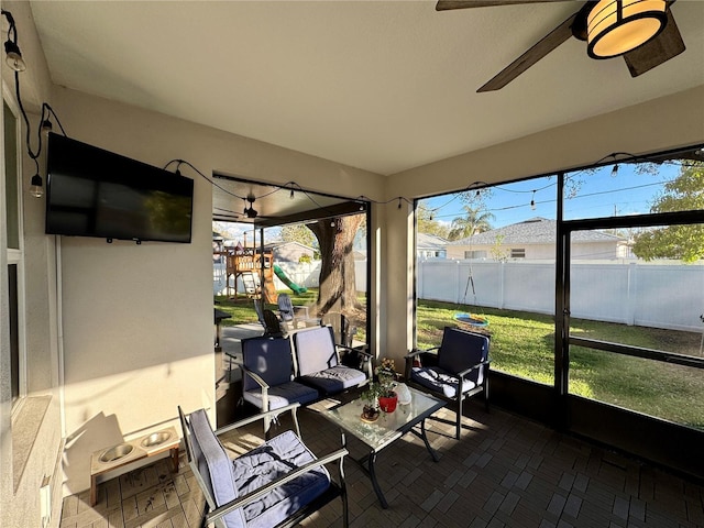 sunroom with ceiling fan