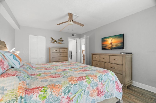 bedroom featuring visible vents, baseboards, a ceiling fan, wood finished floors, and a closet