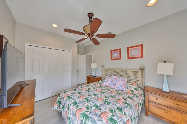 bedroom with light wood-style flooring, ceiling fan, a closet, and recessed lighting