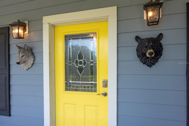 doorway to property featuring covered porch