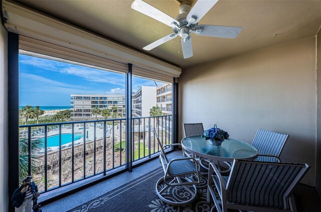 sunroom featuring ceiling fan