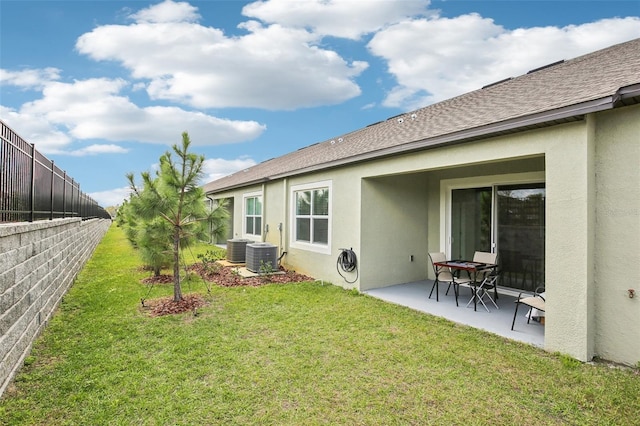 view of yard featuring a patio, central AC unit, and fence