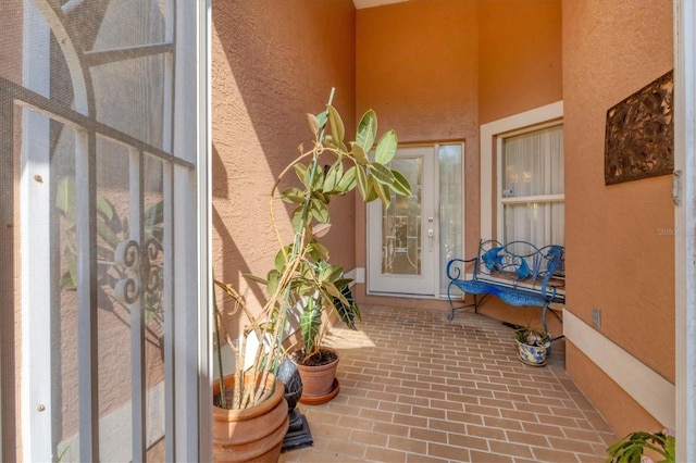 view of exterior entry with stucco siding