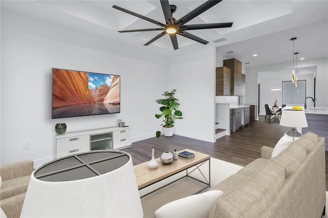 living room with dark wood-style floors, baseboards, a ceiling fan, and recessed lighting